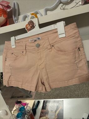 YMI size 9 juniors Blush Pink Low-Rise Denim Shorts
